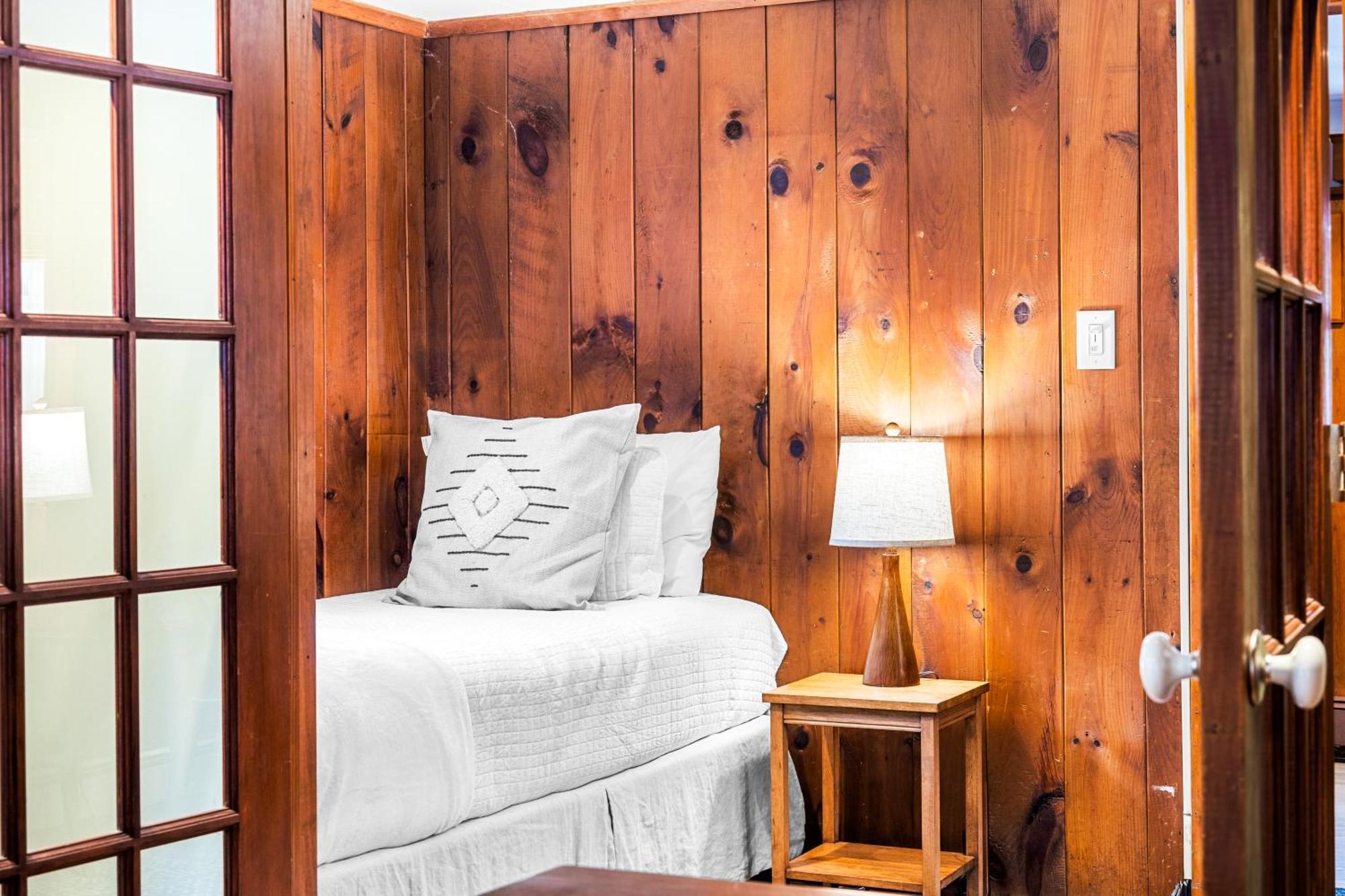 Phoenicia Lodge 3*
