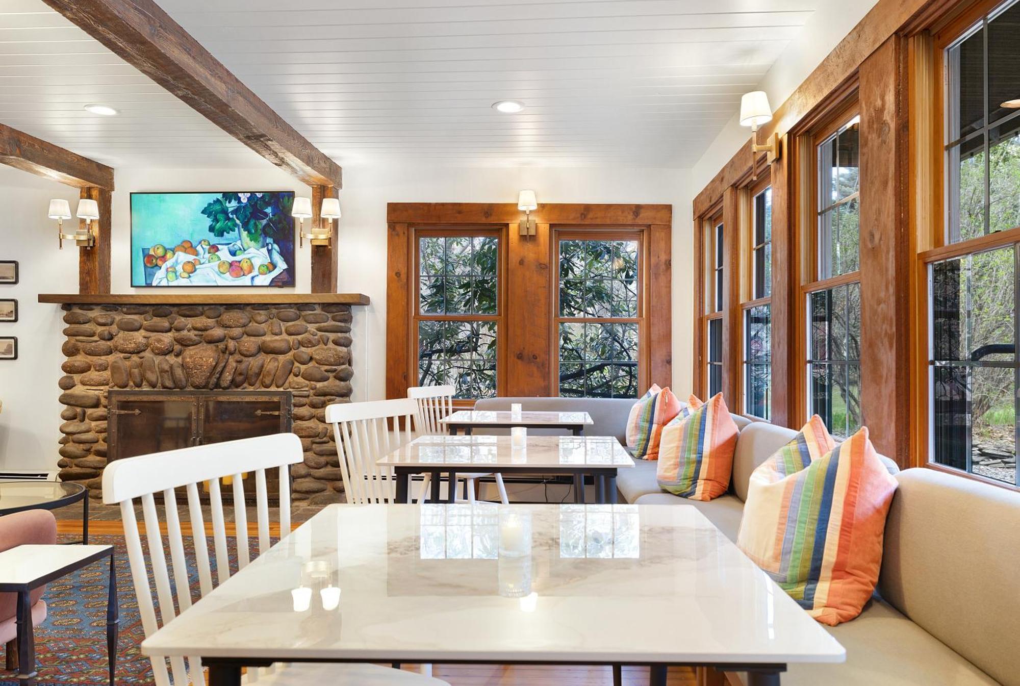 Hotel Phoenicia Lodge